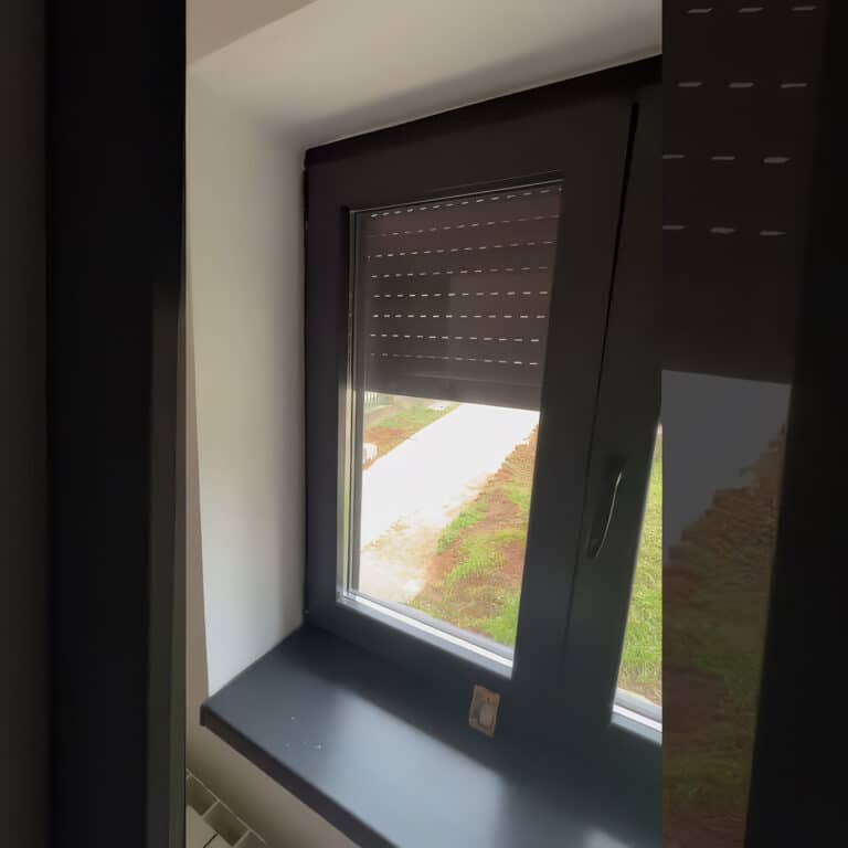 Inoutic Deceuninck Carisma PVC antracit dvokrilni prozor 120x120